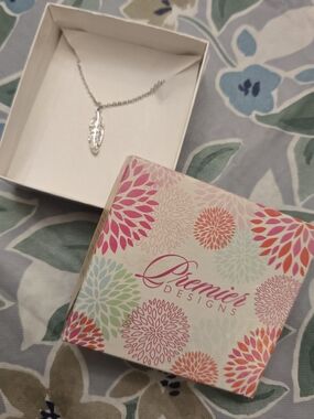 Premier Designs Silver Feather Pendant Necklace